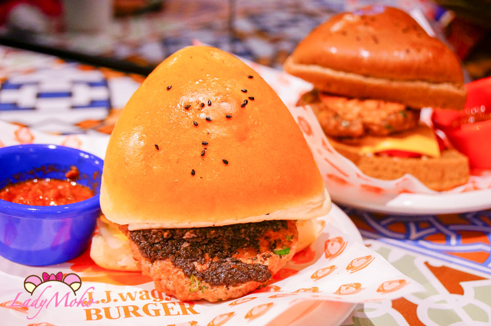 中山美食》J.J.Wagyu Burger,終極松露鵝肝和牛肉三角形漢堡！