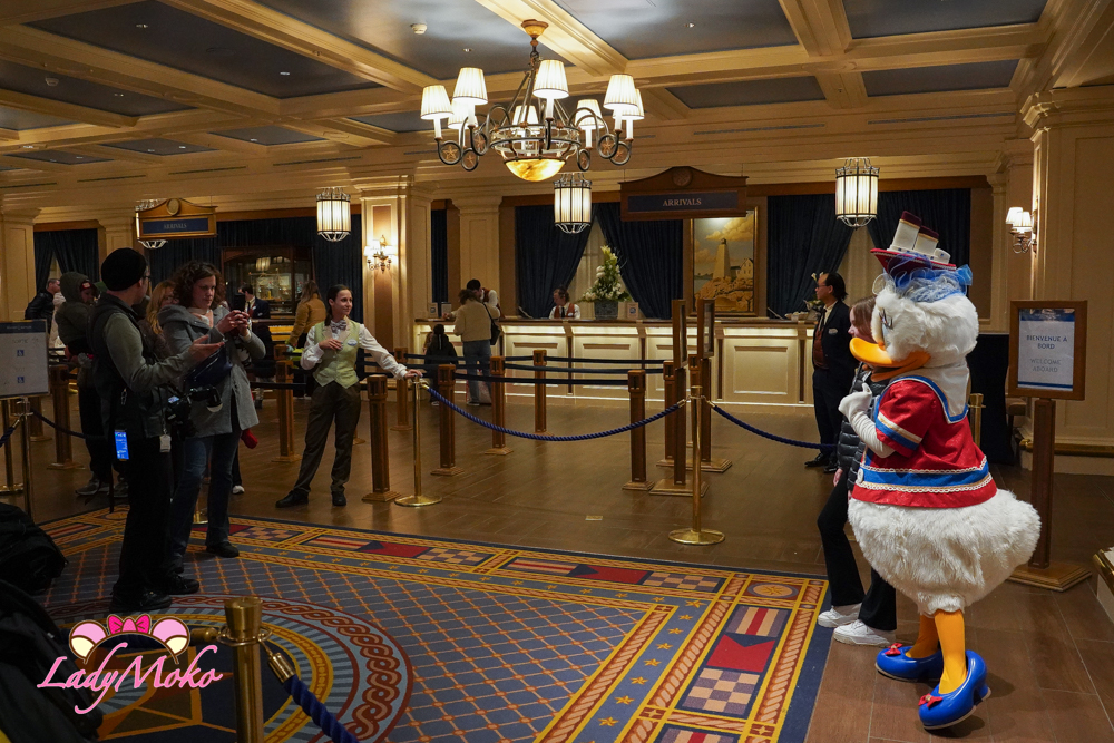 巴黎迪士尼飯店內和人偶合照區 Disney Newport Bay club