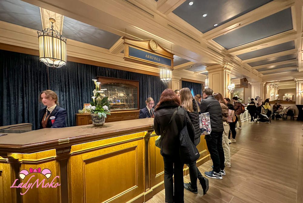 Disney Newport Bay club hotel 巴黎迪士尼飯店check-in櫃檯