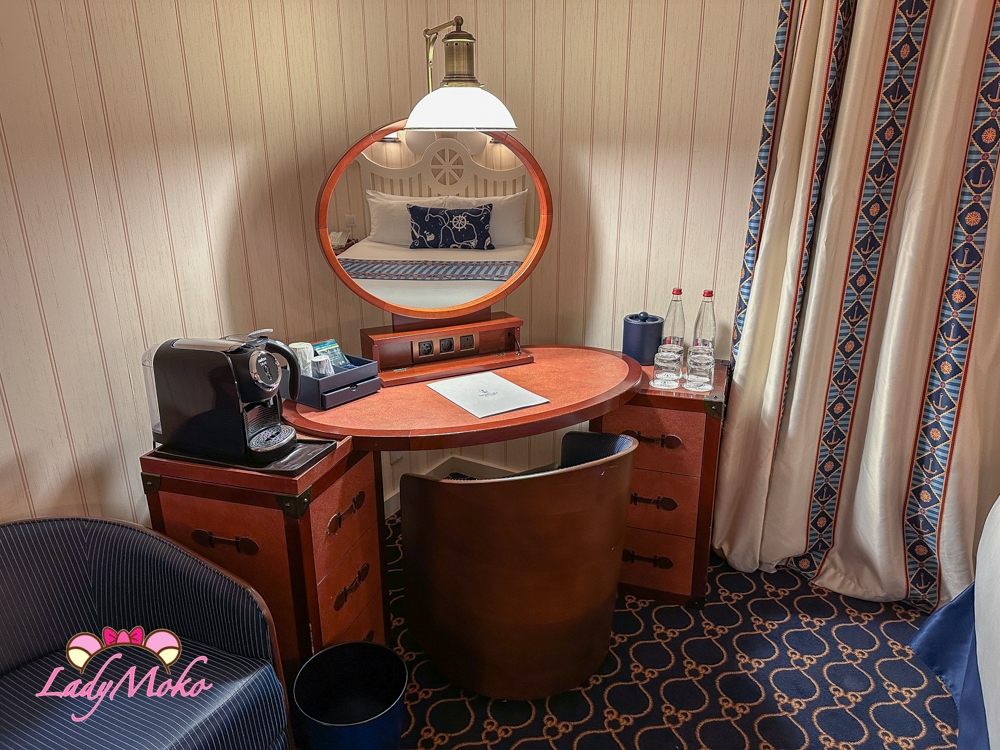 Disney Newport Bay club hotel 巴黎迪士尼飯店梳妝台