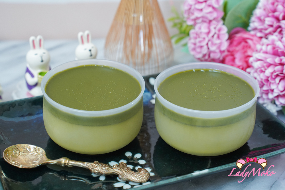 法式烘烤抹茶布丁成品展示，表面抹茶巧克力甘納許光澤感明顯 French baked matcha pudding finished with shiny matcha chocolate ganache topping