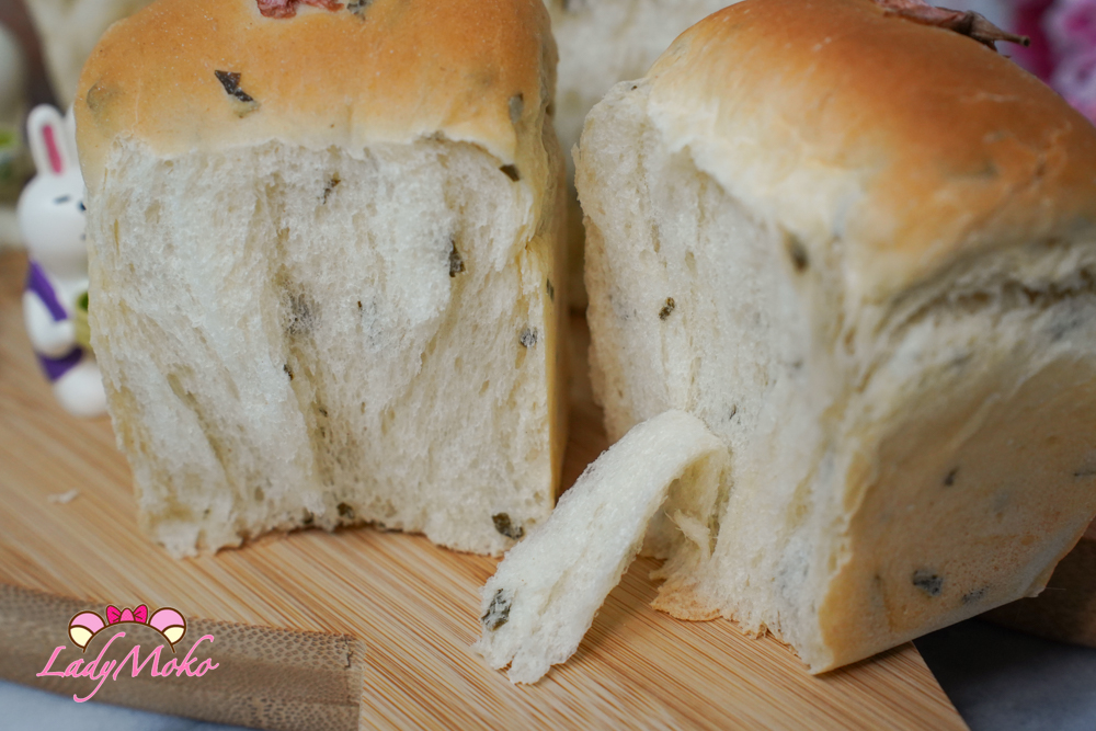 櫻花生吐司切面 組織細緻濕潤柔軟 拉絲效果明顯 Sakura milk bread crumb soft moist interior with visible stretch texture