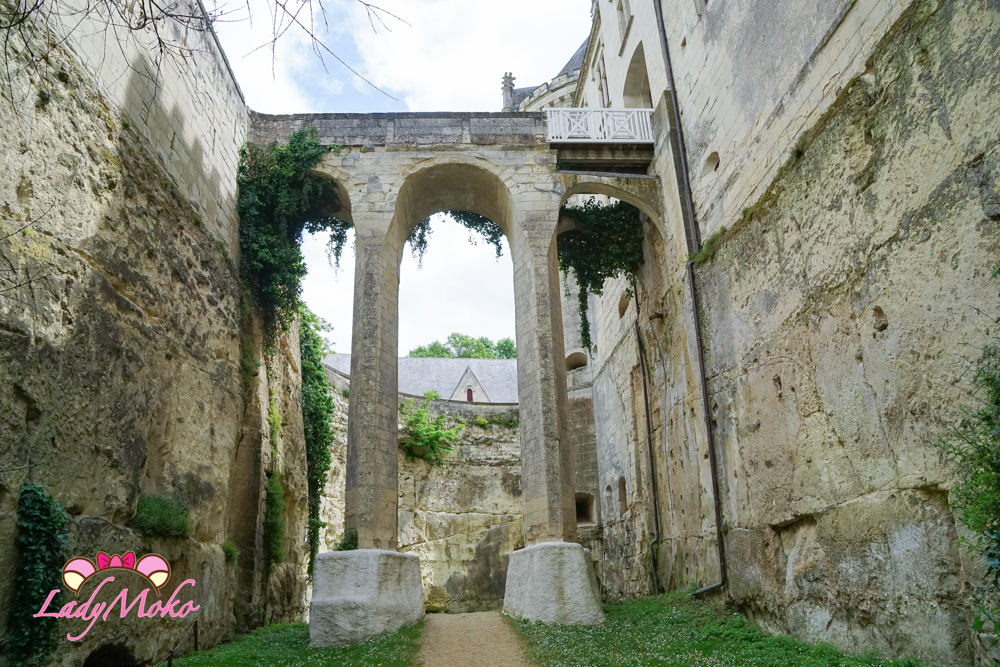 法國羅亞爾河城堡景點 Château de Brézé 乾式護城河