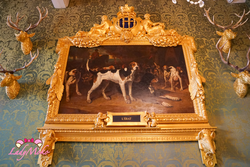 法國羅亞爾河城堡景點 Château de Chambord 城堡獵犬壁畫