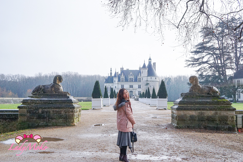 法國羅亞爾河城堡景點 雪儂梭城堡 Château de Chenonceau 在城堡入口拍照