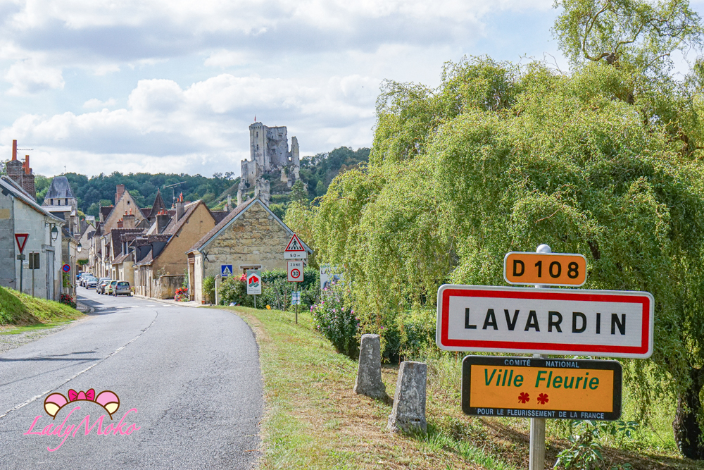 法國羅亞爾河城堡景點 Château de Lavardin 拉瓦爾丹城堡 進入城鎮的路標牌