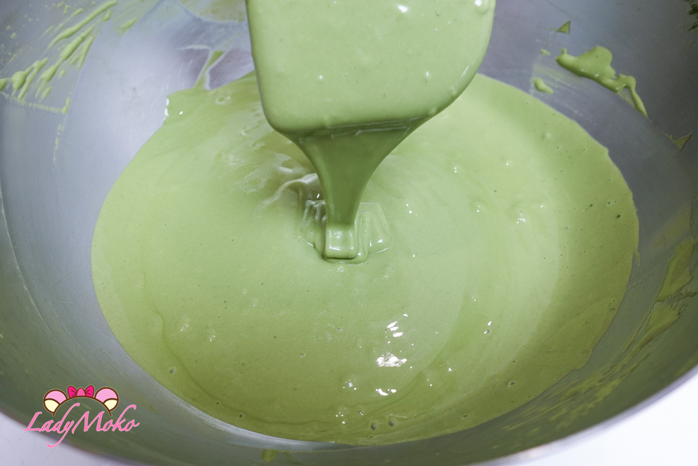 六顆蛋超厚極限抹茶蛋糕捲食譜 Six Egg Extra Thick Extreme Matcha Roll cake Recipe 蛋黃糊的濃稠狀態