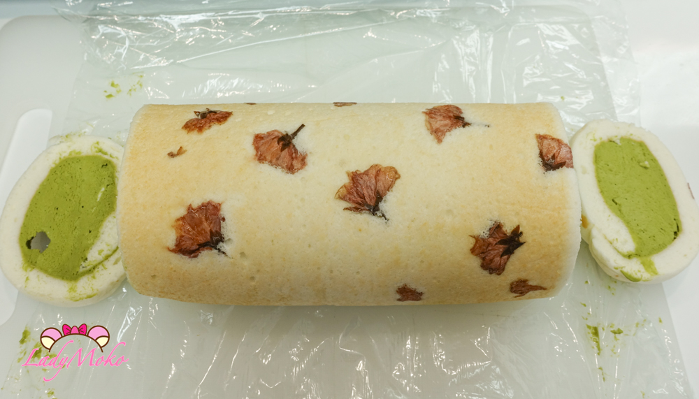 天使櫻花蛋糕捲定型完畢