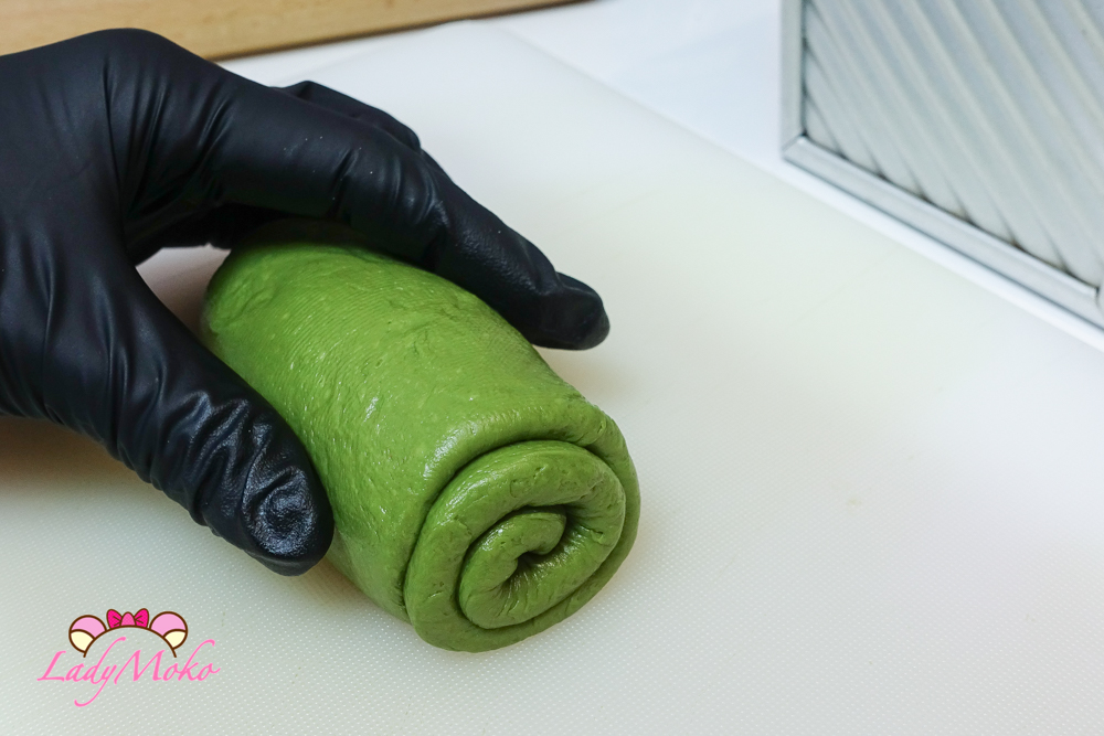 抹茶日本711金吐司食譜 matcha japanese shokupan milk bread recipe 捲好的麵糰