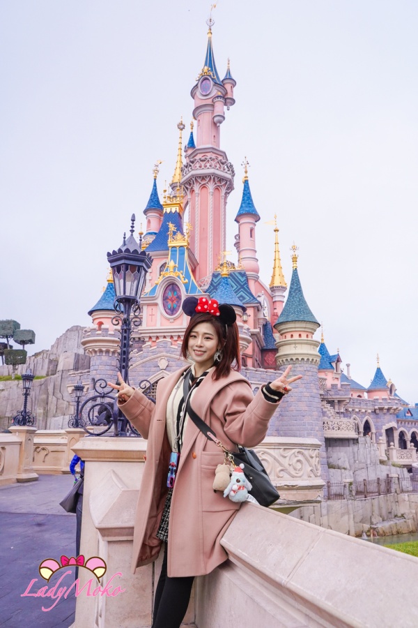 巴黎迪士尼冬天穿搭城堡前 Disneyland Paris outfit