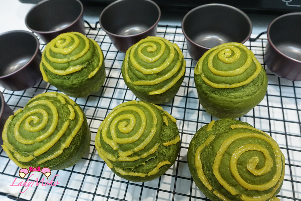 抹茶鹹蛋黃卡士達麵包食譜 麵包出爐 Matcha Salted egg yolk Custard bread recipe