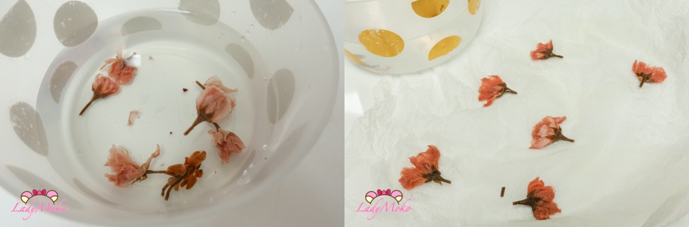 清洗鹽漬櫻花 裝飾前去除多餘鹽分 Rinsing salted cherry blossoms before decorating bread
