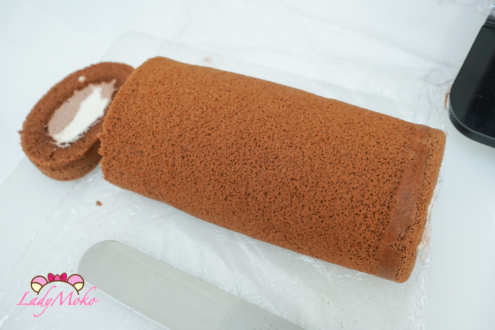 超厚雙內餡戚風巧克力蛋糕捲食譜：切頭切尾