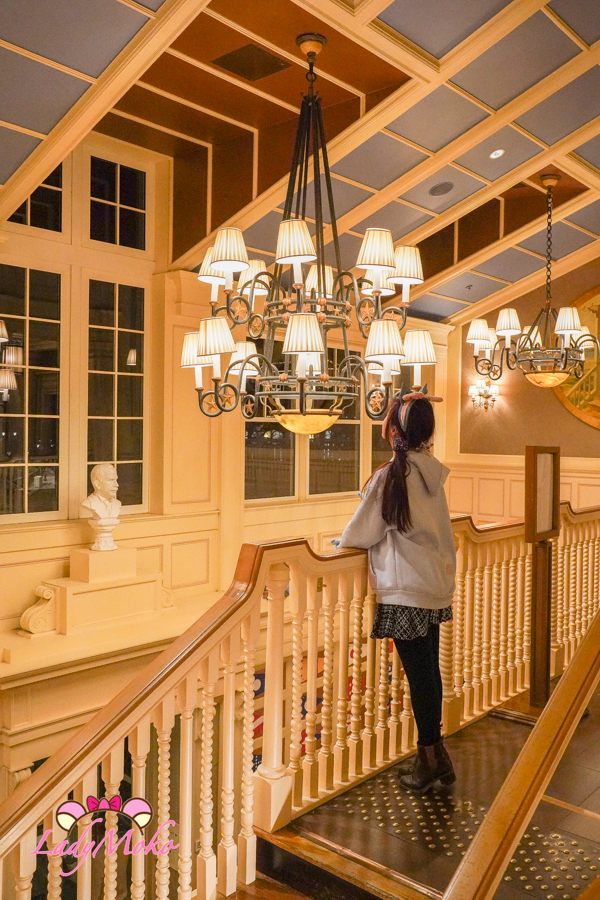 巴黎迪士尼飯店 Disney Newport Bay club 前往迪士尼入口方向