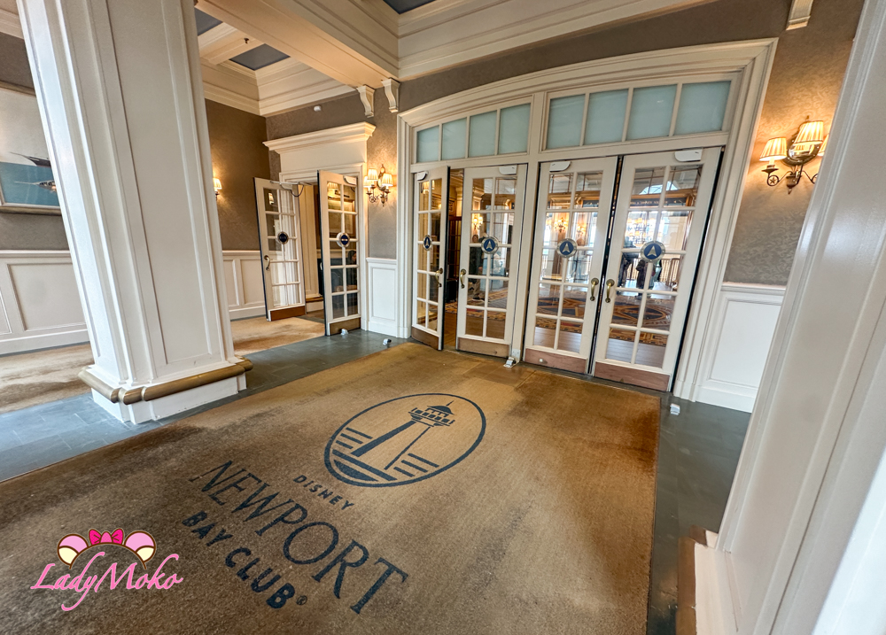 巴黎迪士尼飯店 Disney Newport Bay club 進入大廳前的自動門