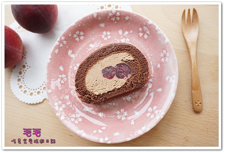 彰化福興 》食記:稻香緣手工蛋糕。比利時73%巧克力櫻桃捲，冰冰吃簡直就是冰淇淋蛋糕♥(宅配團購)