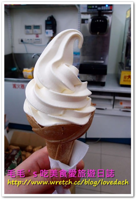 食記。全家便利商店 》Fami X NISSEI 便利商店也吃的到現擠的霜淇淋